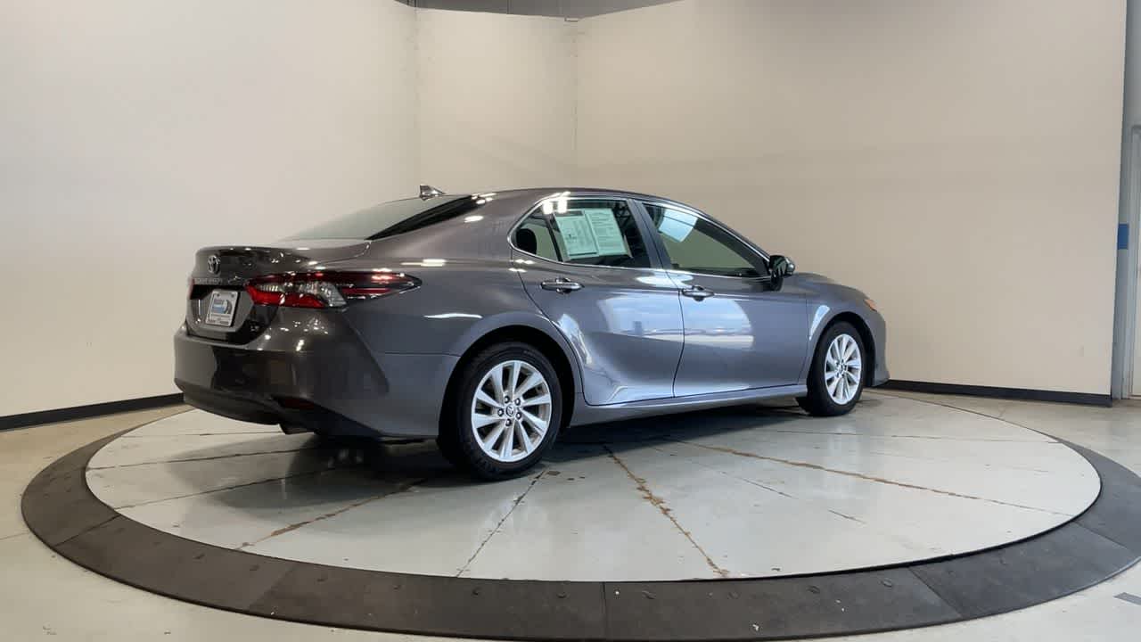 2023 Toyota Camry SE photo 3