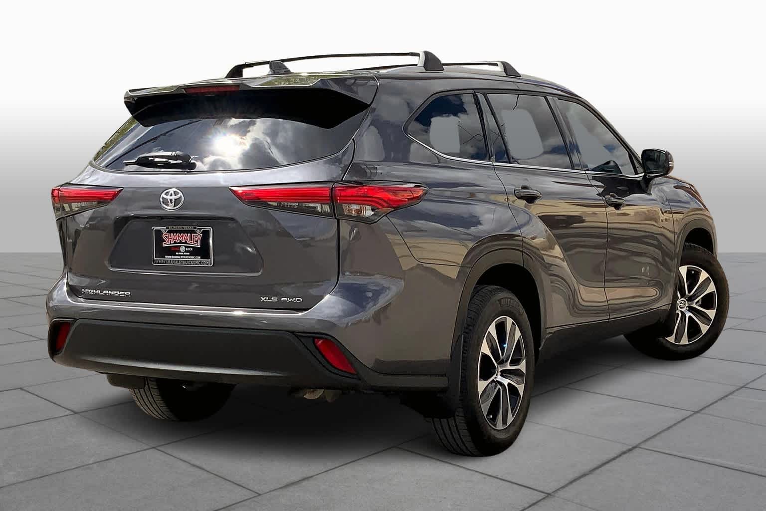 2022 Toyota Highlander XLE photo 21