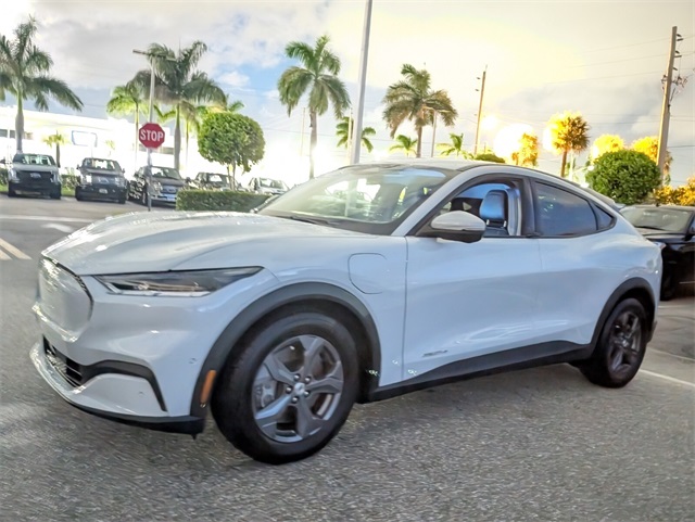 2022 Ford Mustang Mach-E Select photo 4
