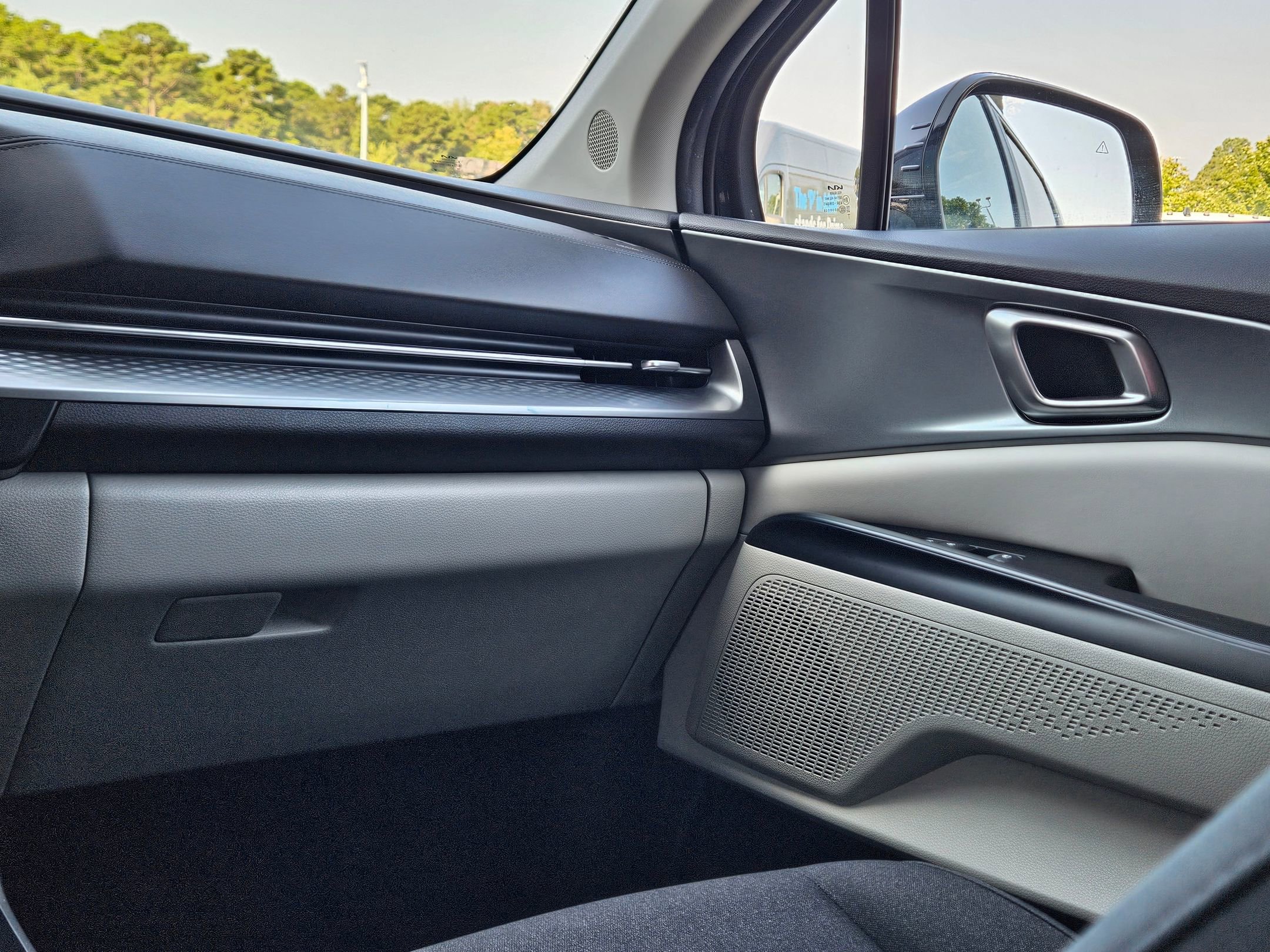2023 Kia Carnival LX photo 9