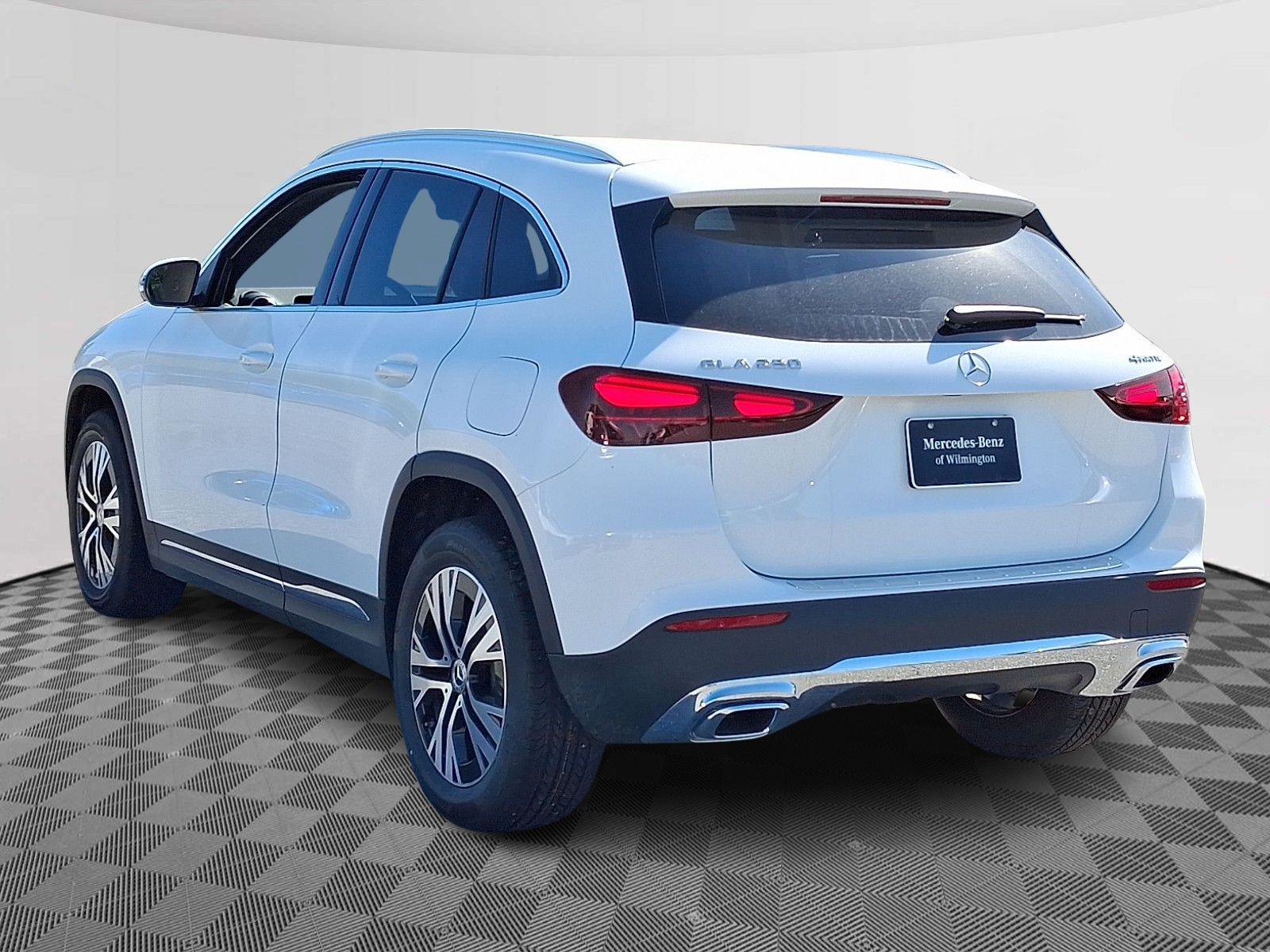 2025 Mercedes Benz GLA 250 4MATIC photo 3