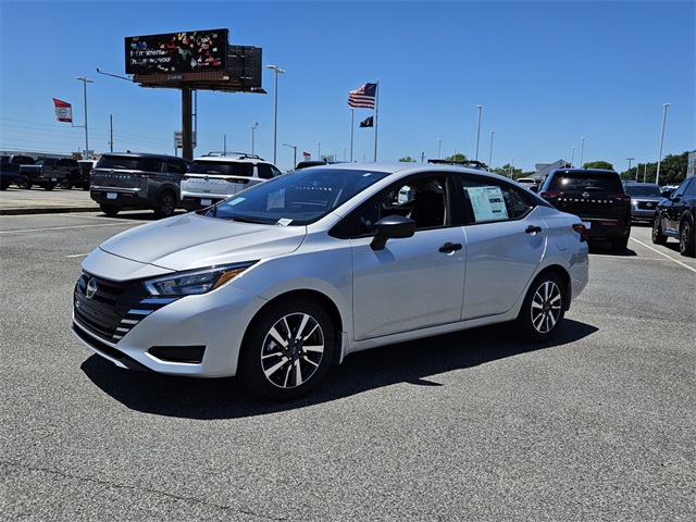 2025 Nissan Versa 1.6 S photo 3