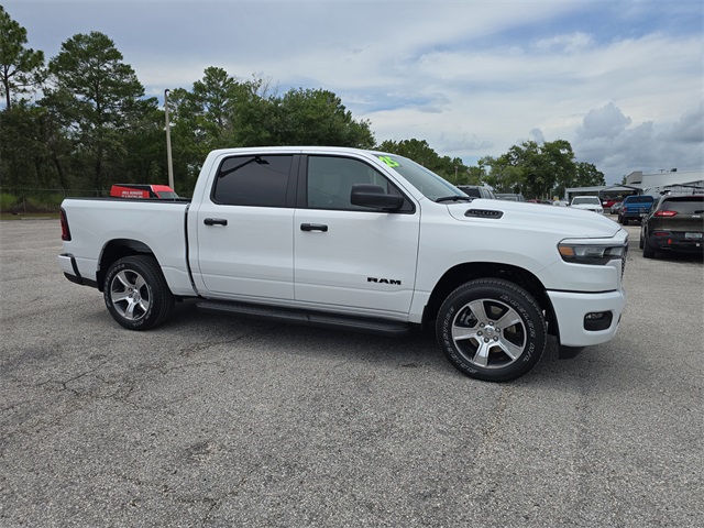 2025 Ram 1500 Tradesman photo 2