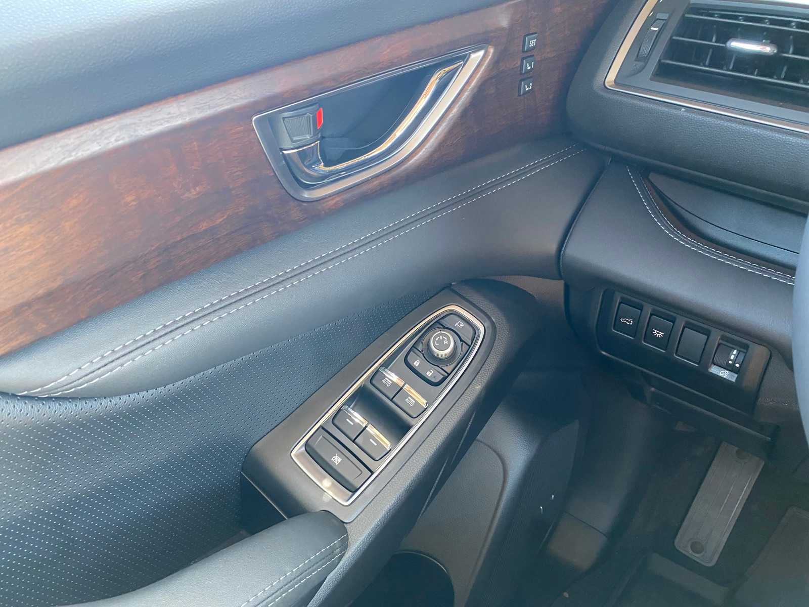 New 2025 CRYSTAL WHITE PEARL Subaru Touring image 24