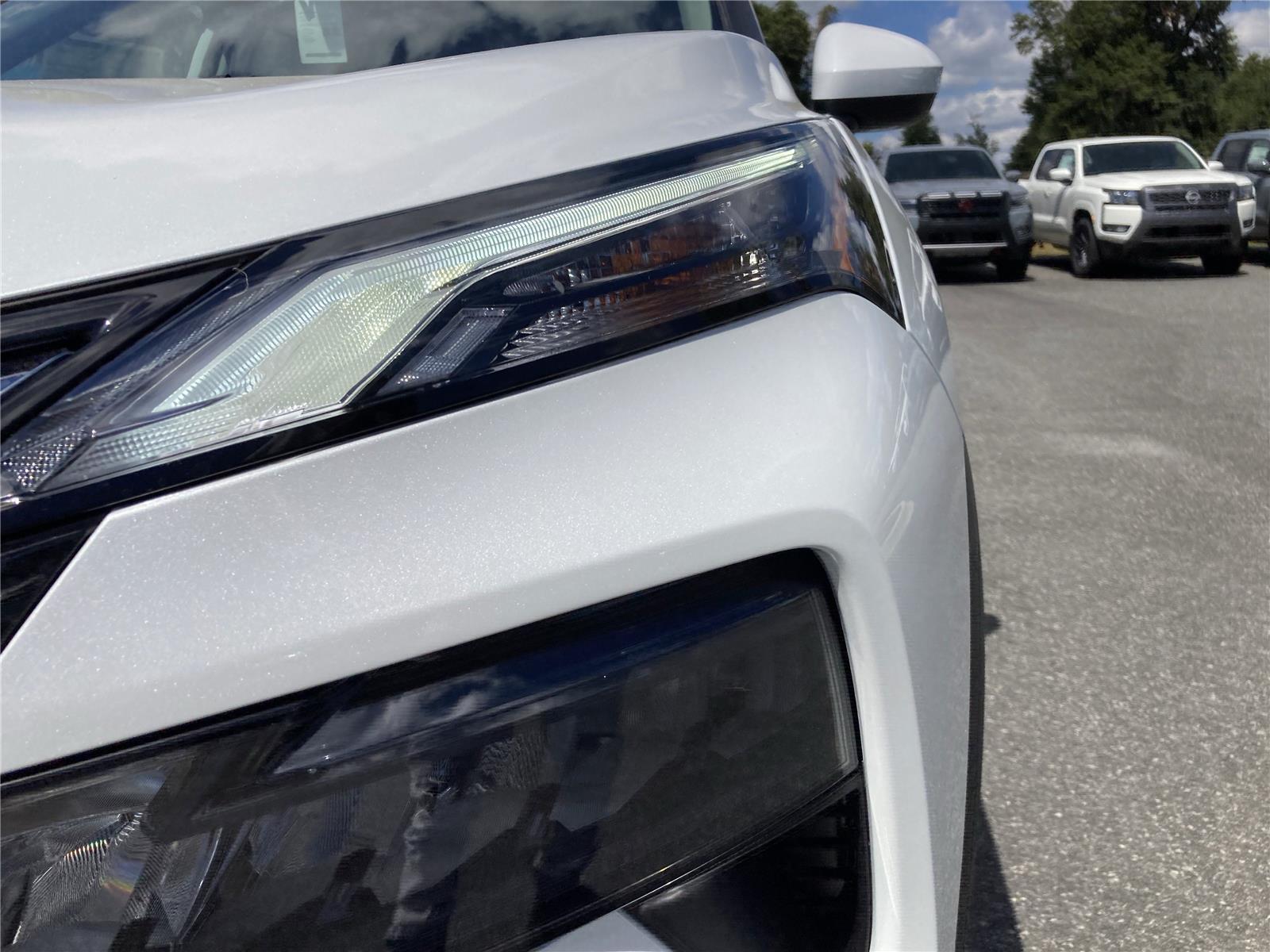 2026 Nissan Rogue SV photo 9