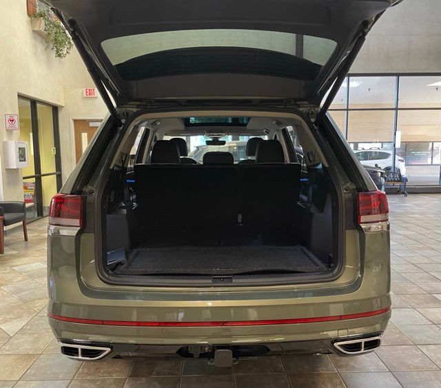 2025 Volkswagen Atlas SEL Premium R-Line photo 13