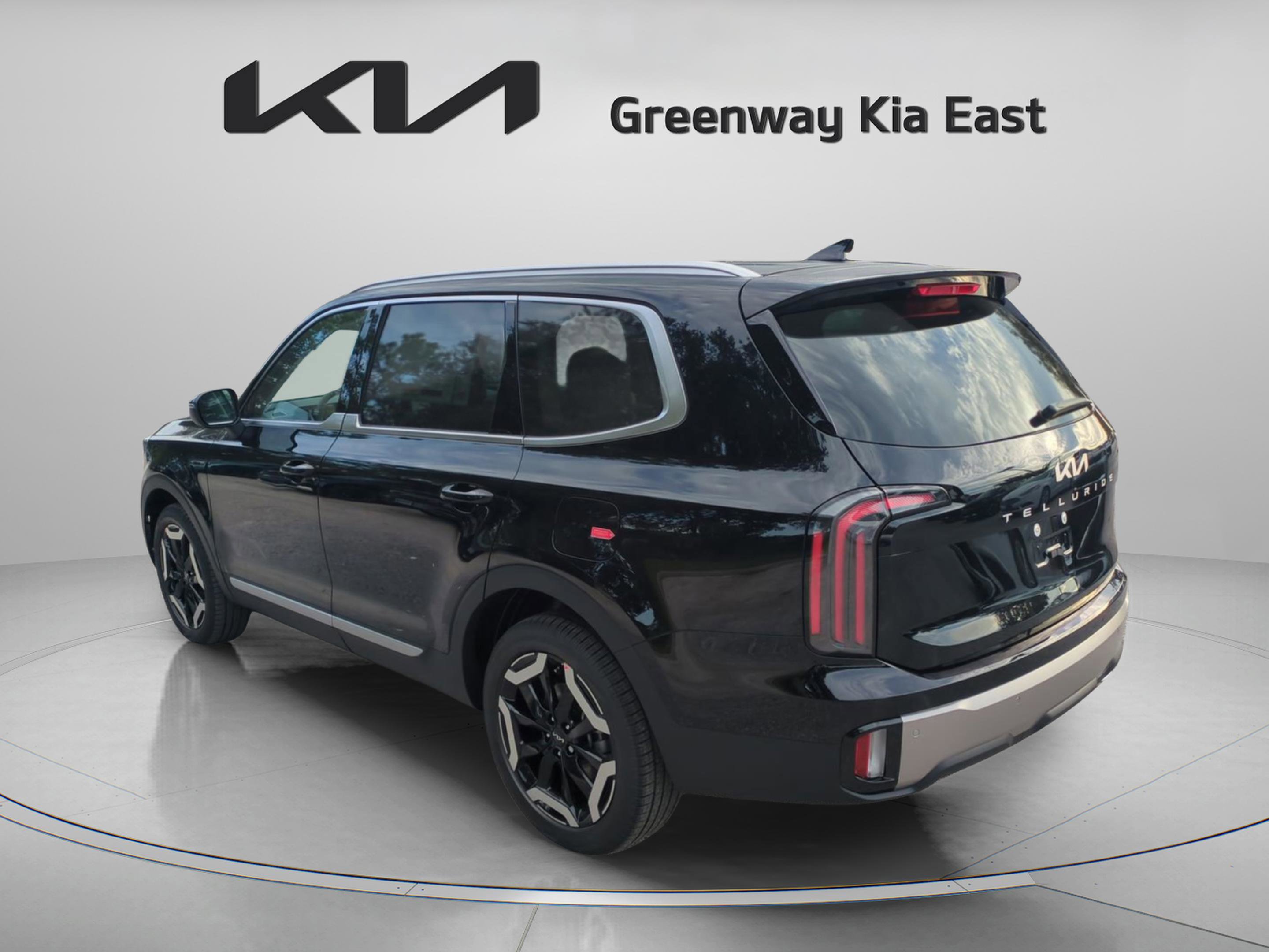 2025 Kia Telluride EX photo 2