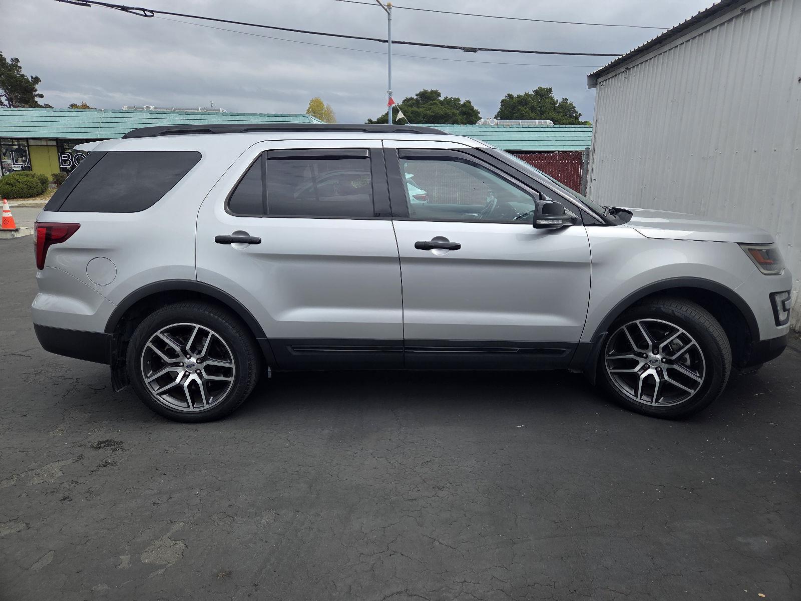 2017 Ford Explorer Sport photo 4
