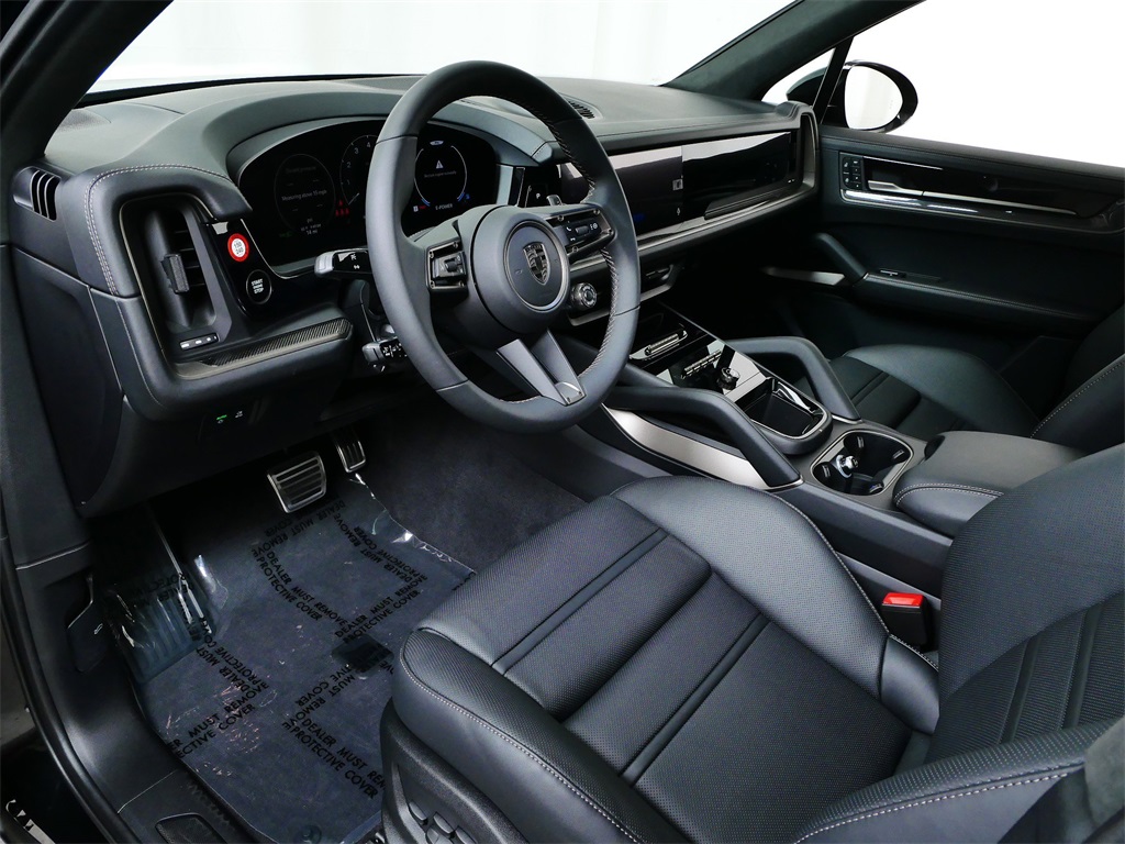2025 Porsche Cayenne E-Hybrid Turbo photo 4