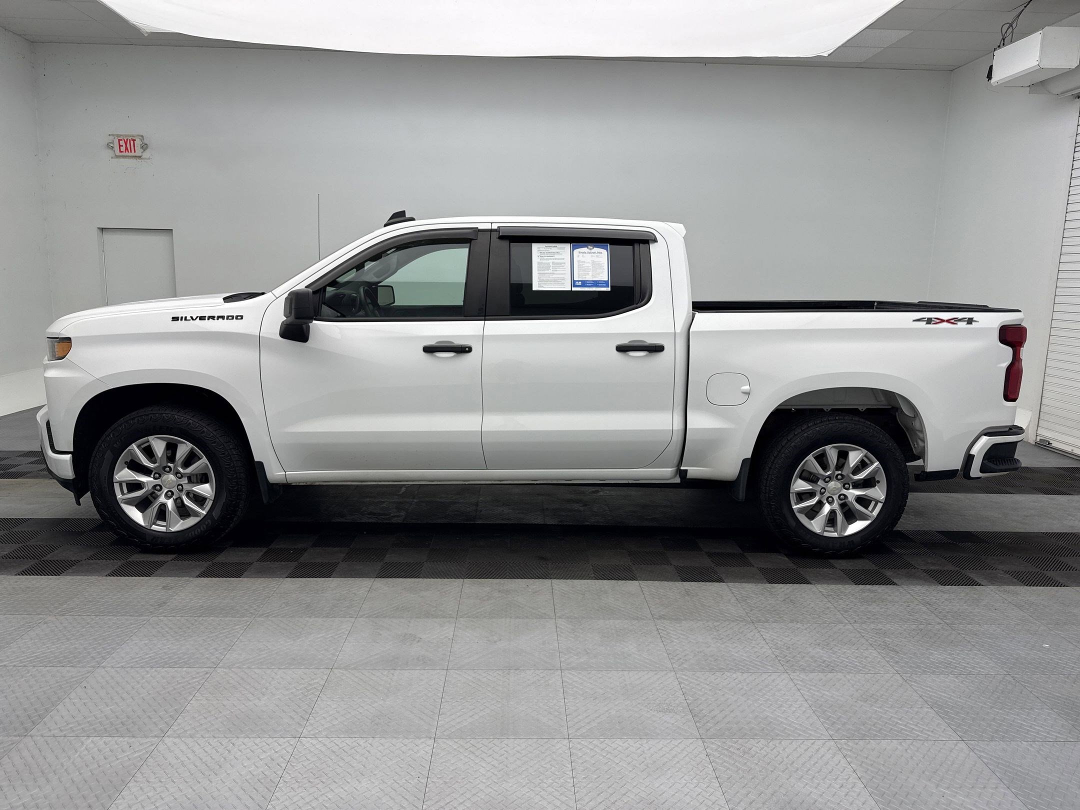 2022 Chevrolet Silverado 1500 Custom photo 2