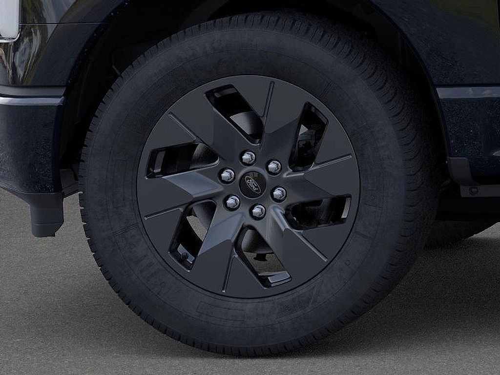 2025 Ford F-150 Lightning photo 18