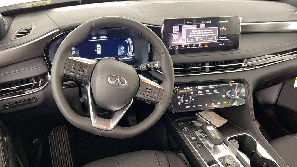 New 2025 White INFINITI LUXE image 15