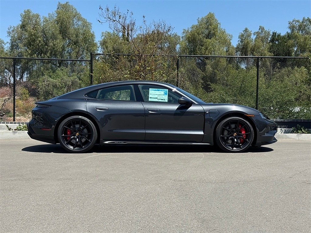 2025 Porsche Taycan GTS photo 8