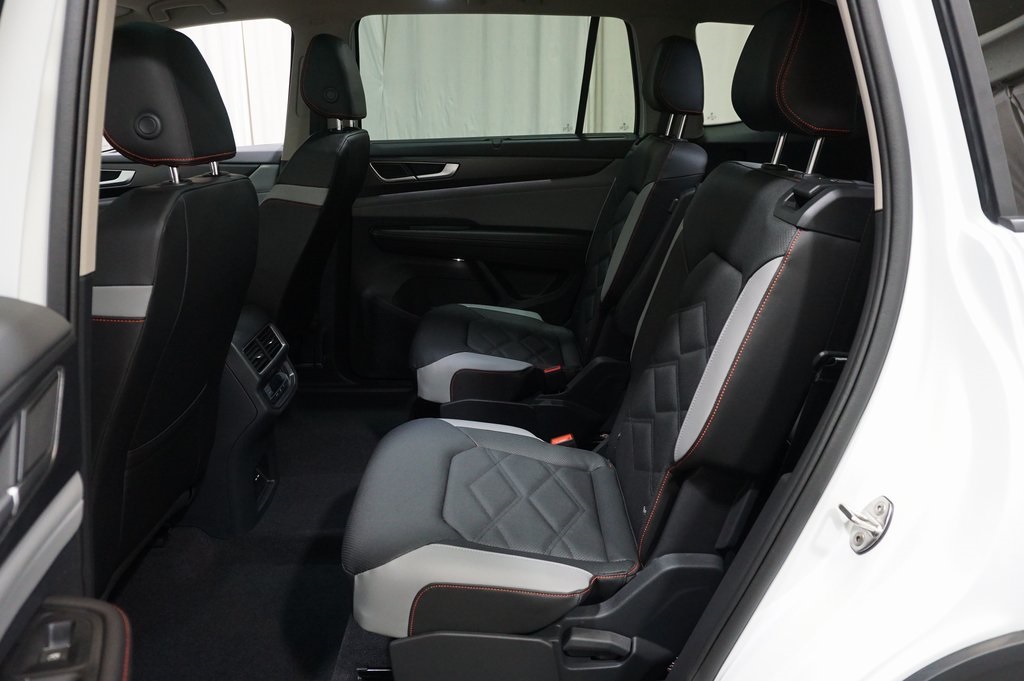 2025 Volkswagen Atlas Peak Edition SE photo 14