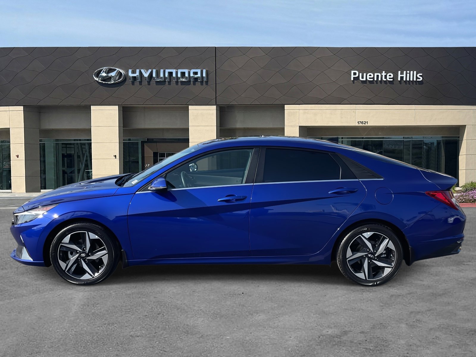 2023 Hyundai Elantra Limited photo 3