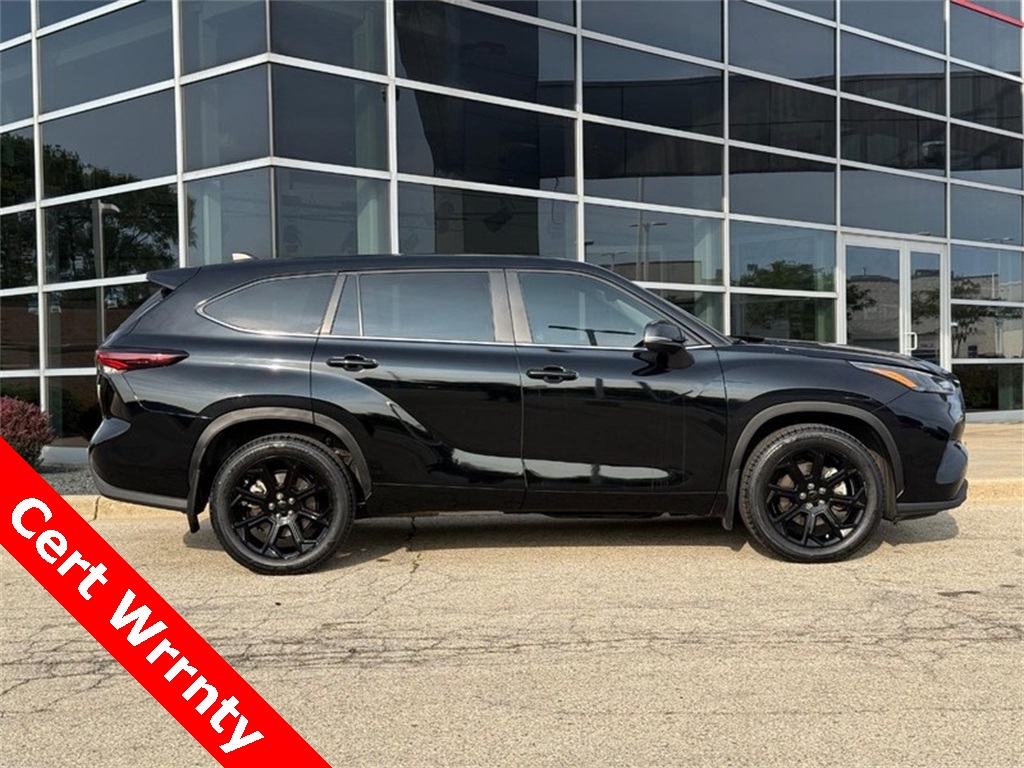 2024 Toyota Highlander LE photo 2