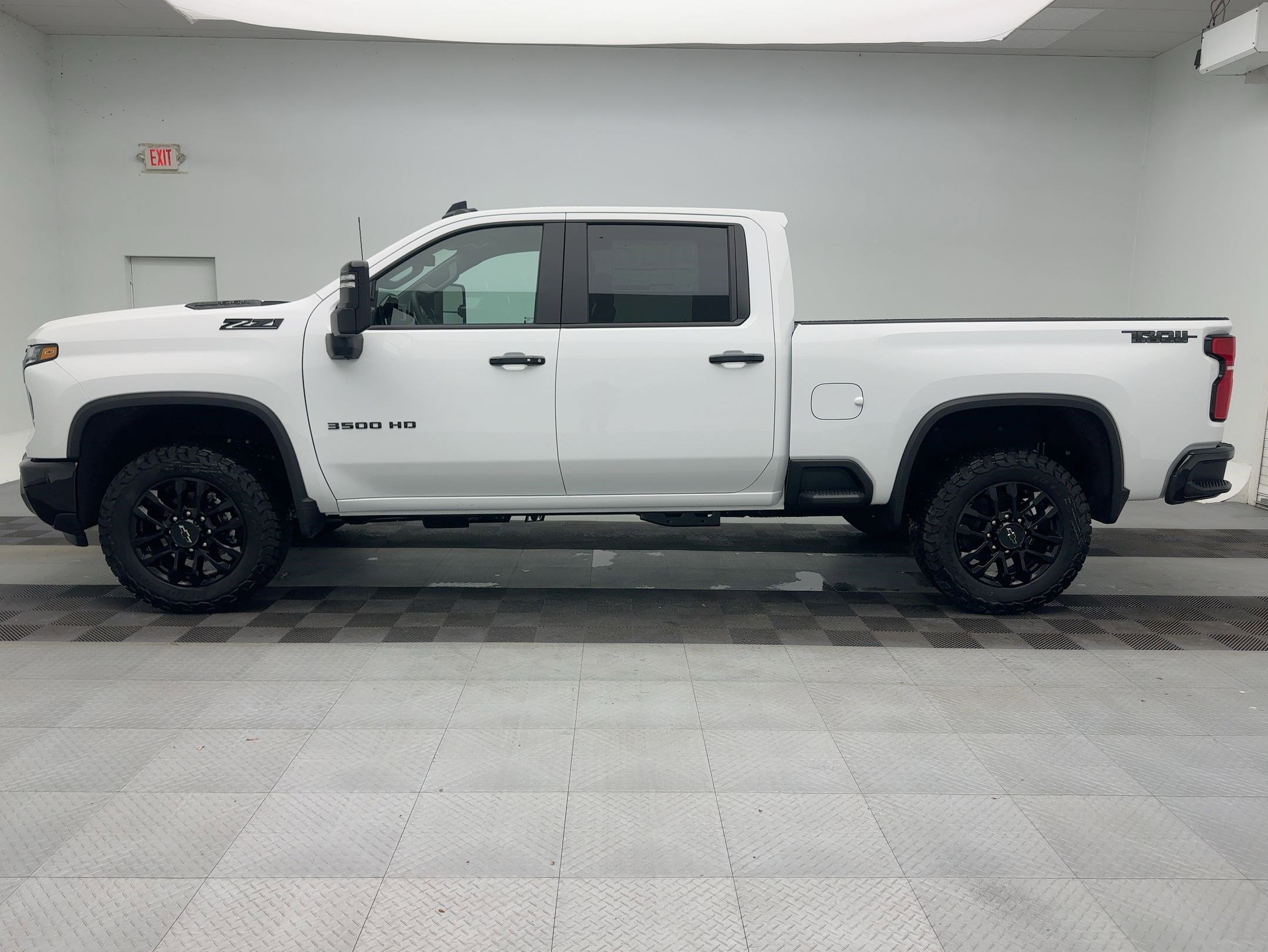 2026 Chevrolet Silverado 3500HD LT photo 2