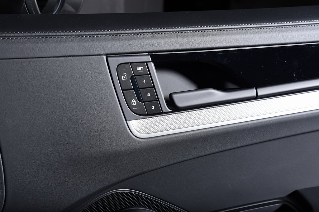 2025 Porsche Cayenne E-Hybrid photo 25
