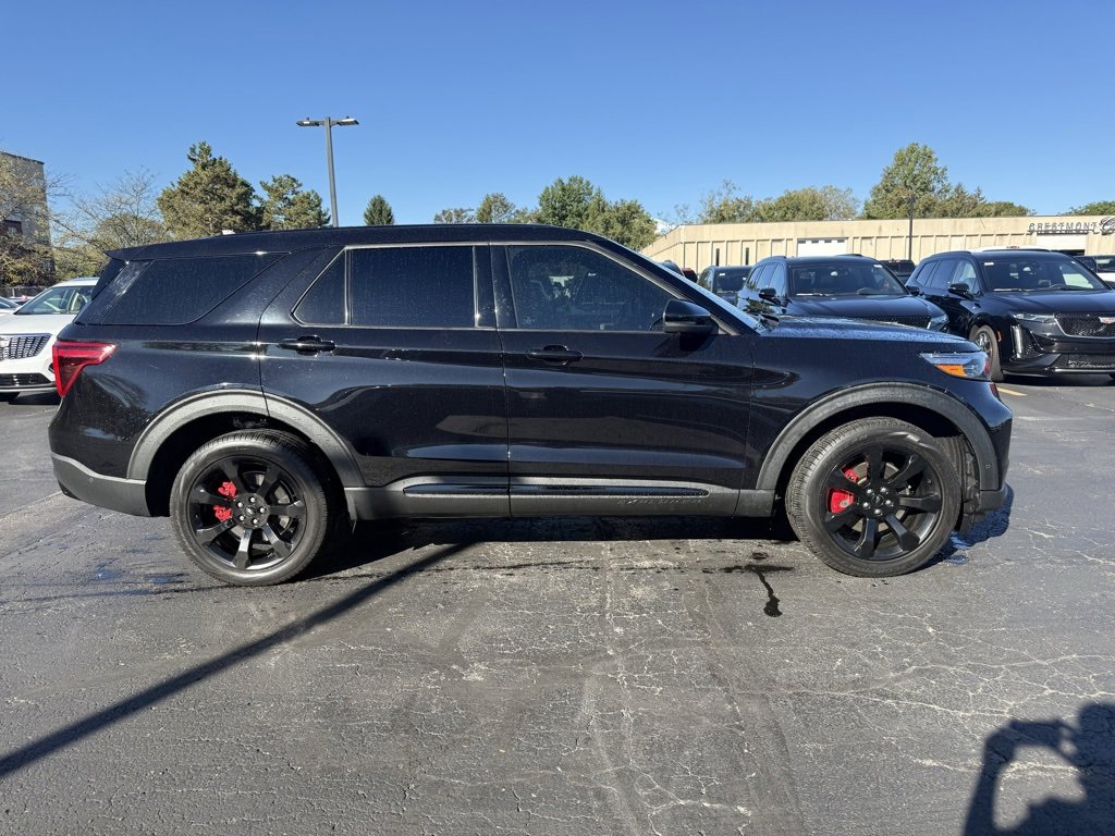 2022 Ford Explorer ST photo 2