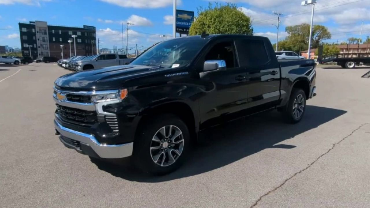 2026 Chevrolet Silverado 1500 LT photo 4