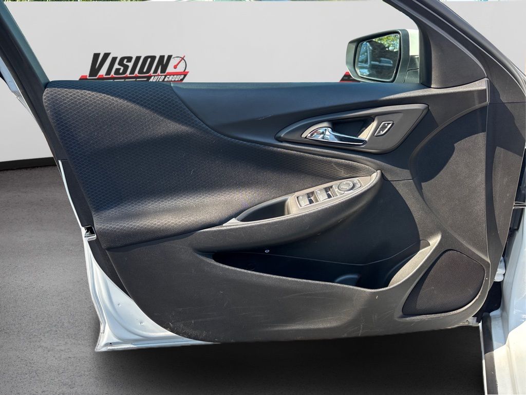 2023 Chevrolet Malibu LS photo 18