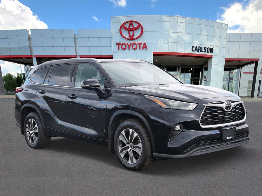 Certified 2022 Toyota Highlander XLE with VIN 5TDGZRBH6NS581214 for sale in Minneapolis, Minnesota
