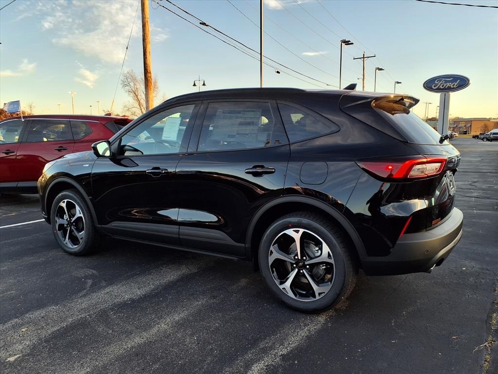 2026 Ford Escape Hybrid ST-Line Select photo 3