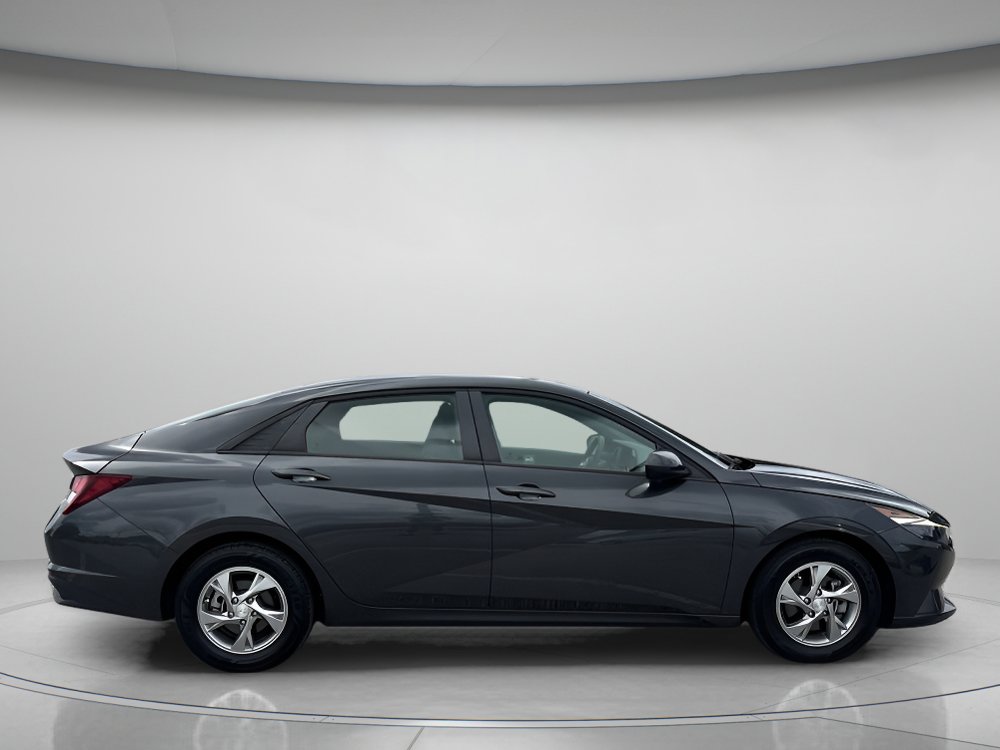 2021 Hyundai Elantra SE photo 2