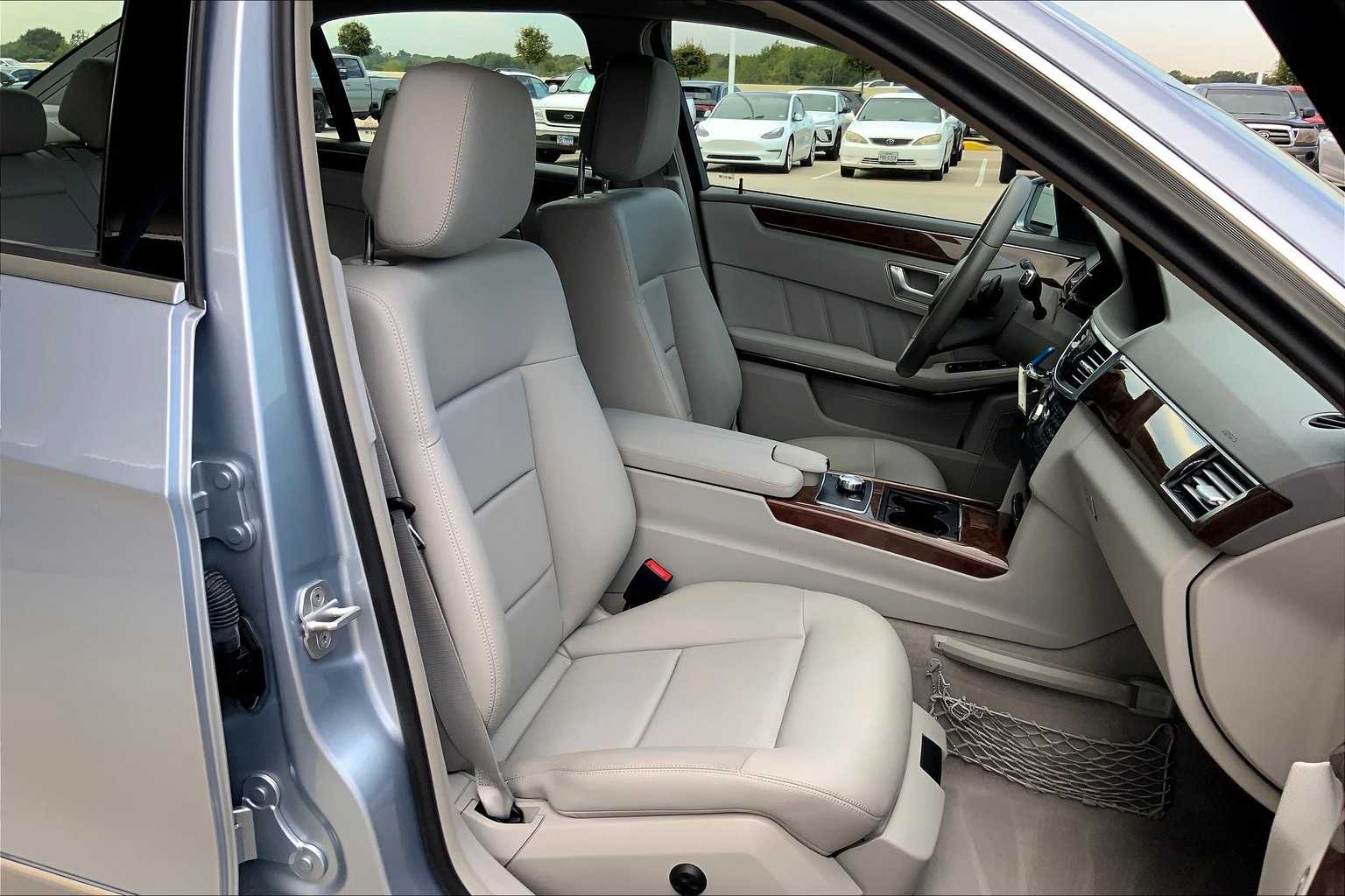 2013 Mercedes Benz E 350 photo 8
