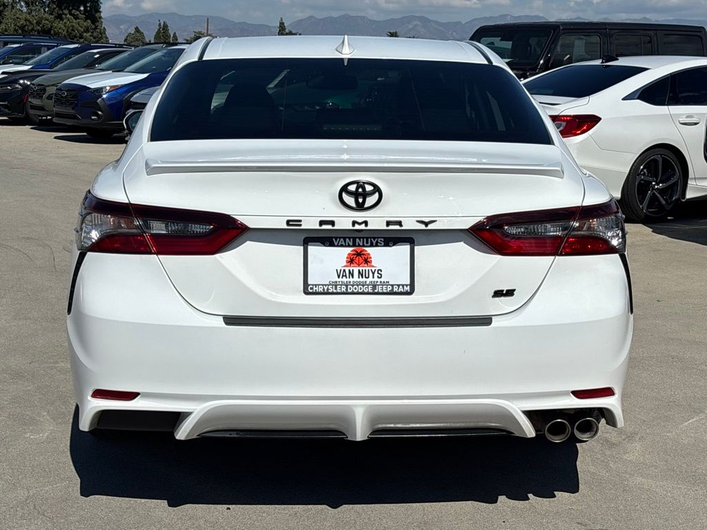 2022 Toyota Camry SE photo 4