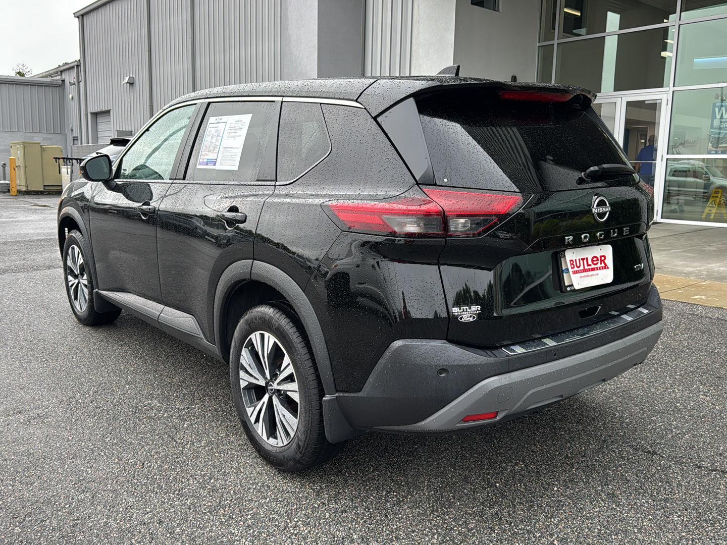 2022 Nissan Rogue SV photo 2