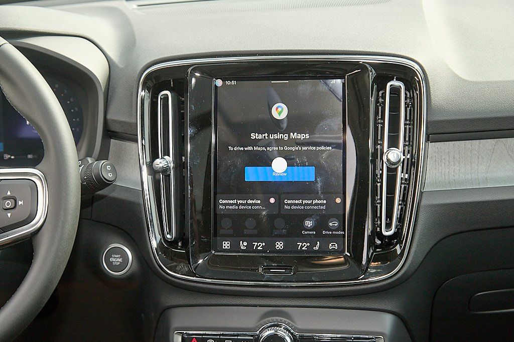 2026 VOLVO XC40 - Image 25