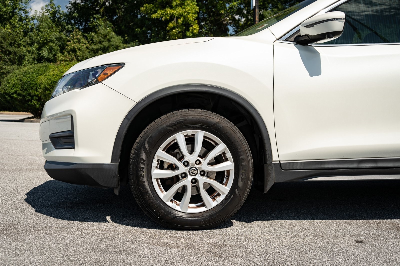 2017 Nissan Rogue SV photo 4
