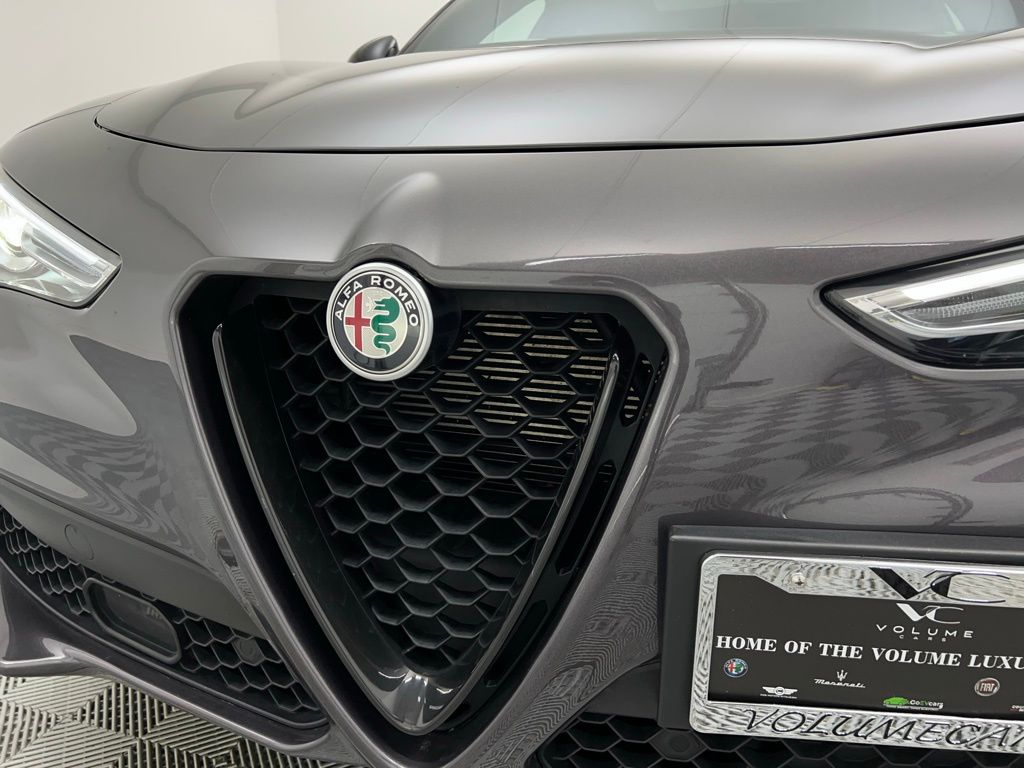 2022 Alfa Romeo Stelvio Ti Sport photo 2