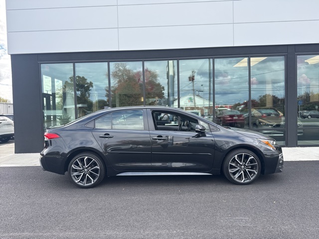 2022 Toyota Corolla SE photo 2
