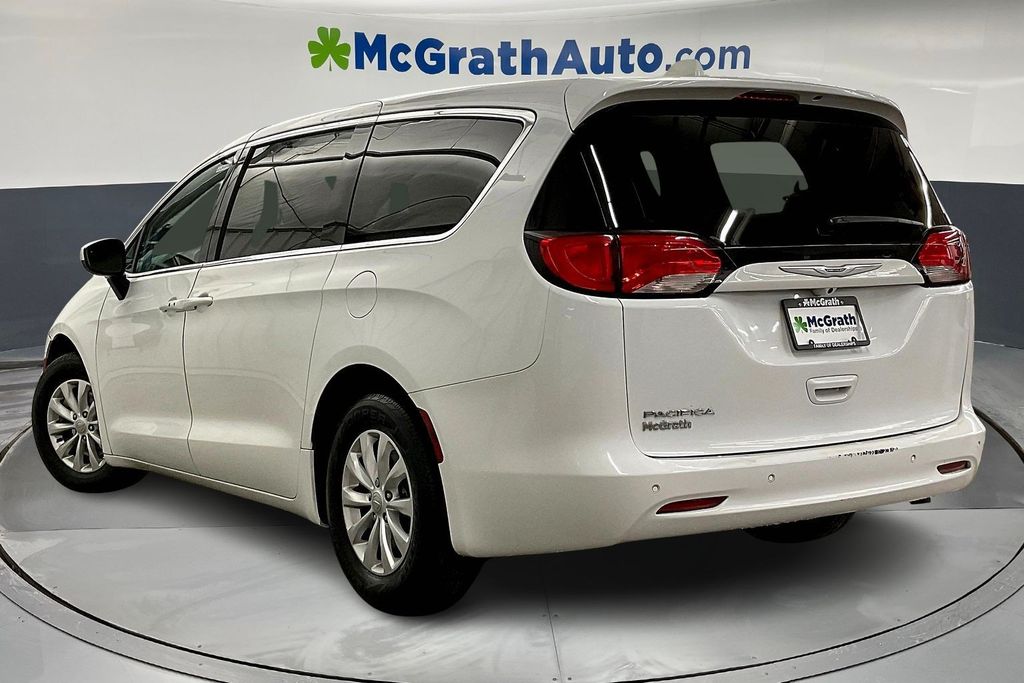 2019 Chrysler Pacifica LX photo 3
