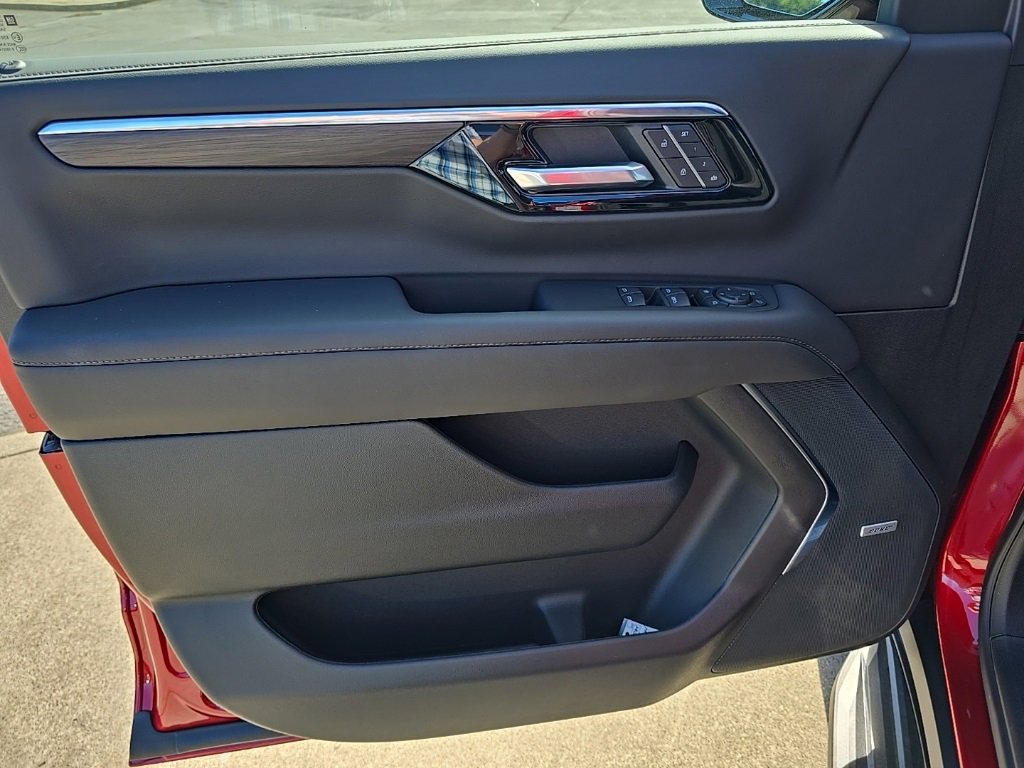 2025 Chevrolet Suburban LT photo 22