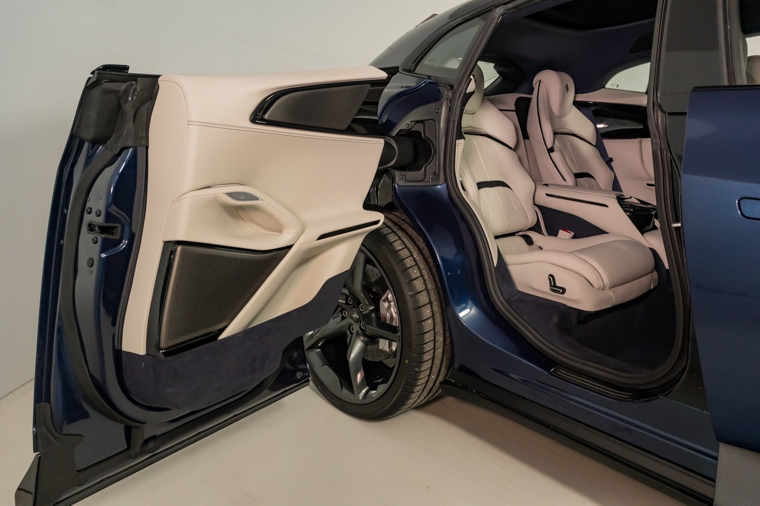 2024 Ferrari Purosangue photo 32