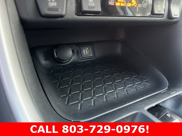 2023 Toyota RAV4 XLE photo 25