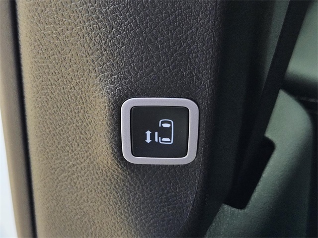 2025 Chrysler Pacifica photo 18