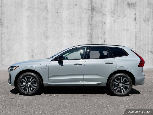 2025 Volvo XC60 Plug-In Hybrid T8 AWD Core Dark Theme