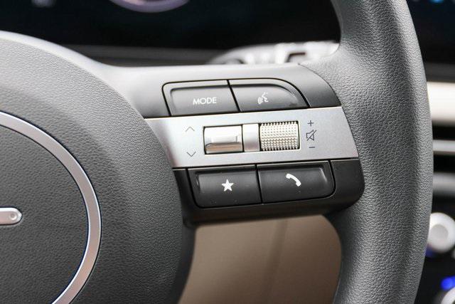 New 2025 White Hyundai SEL FWD image 21