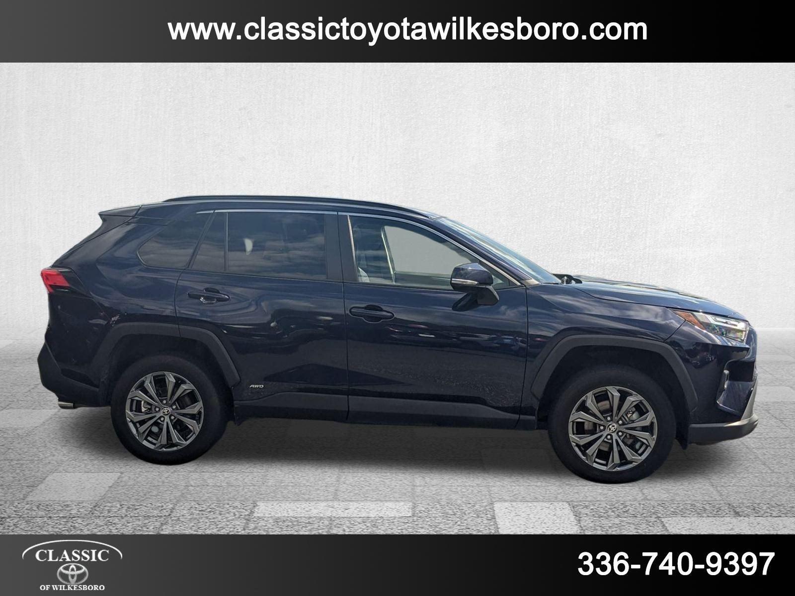 2022 Toyota RAV4 Hybrid XLE Premium photo 4