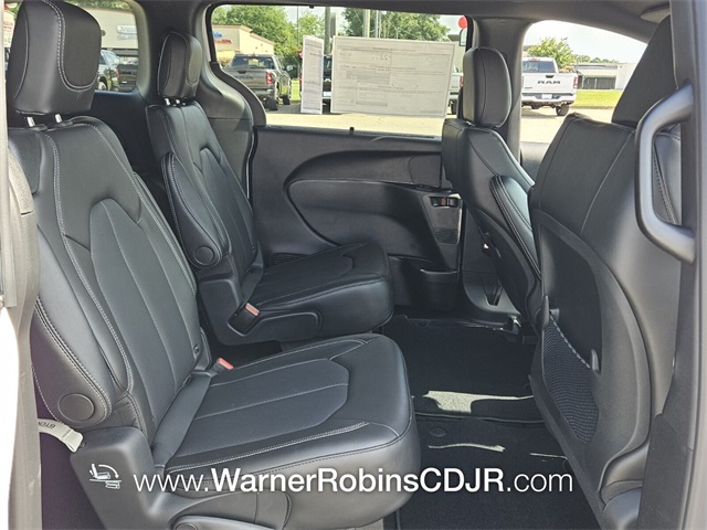 2025 Chrysler Voyager LX photo 16