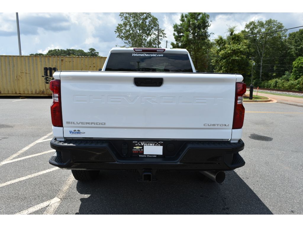 2025 Chevrolet Silverado 2500HD Custom photo 4