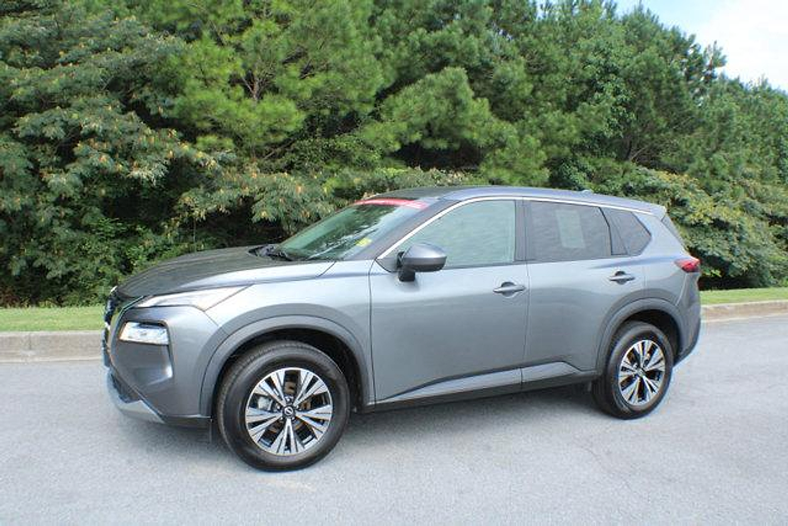 2023 Nissan Rogue SV photo 3
