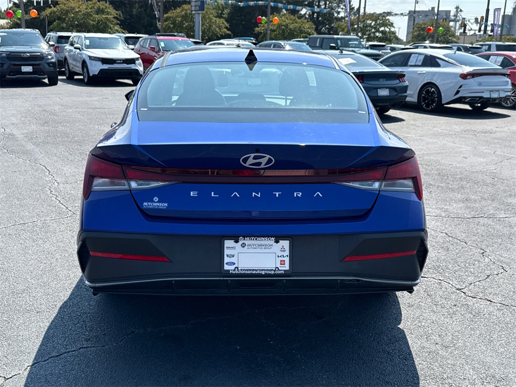 2024 Hyundai Elantra SEL photo 4