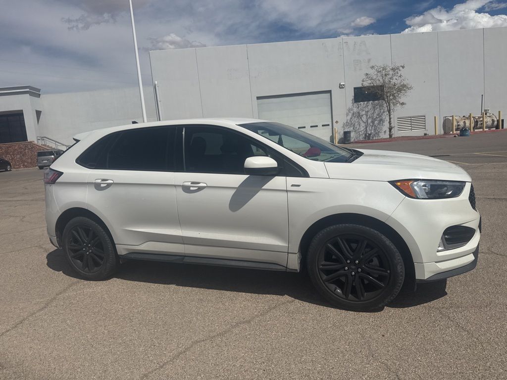 2023 Ford Edge ST photo 4