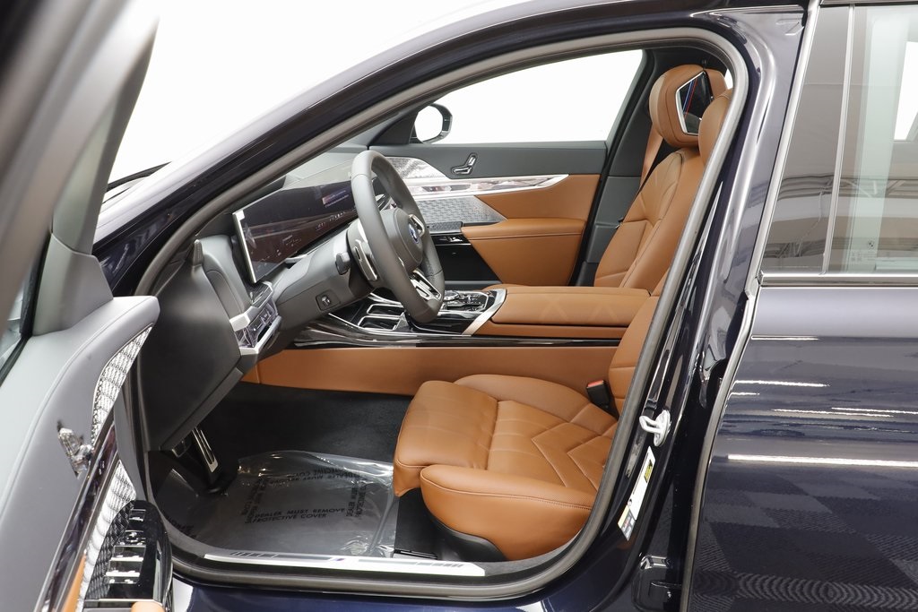 2026 Bmw 750e photo 5