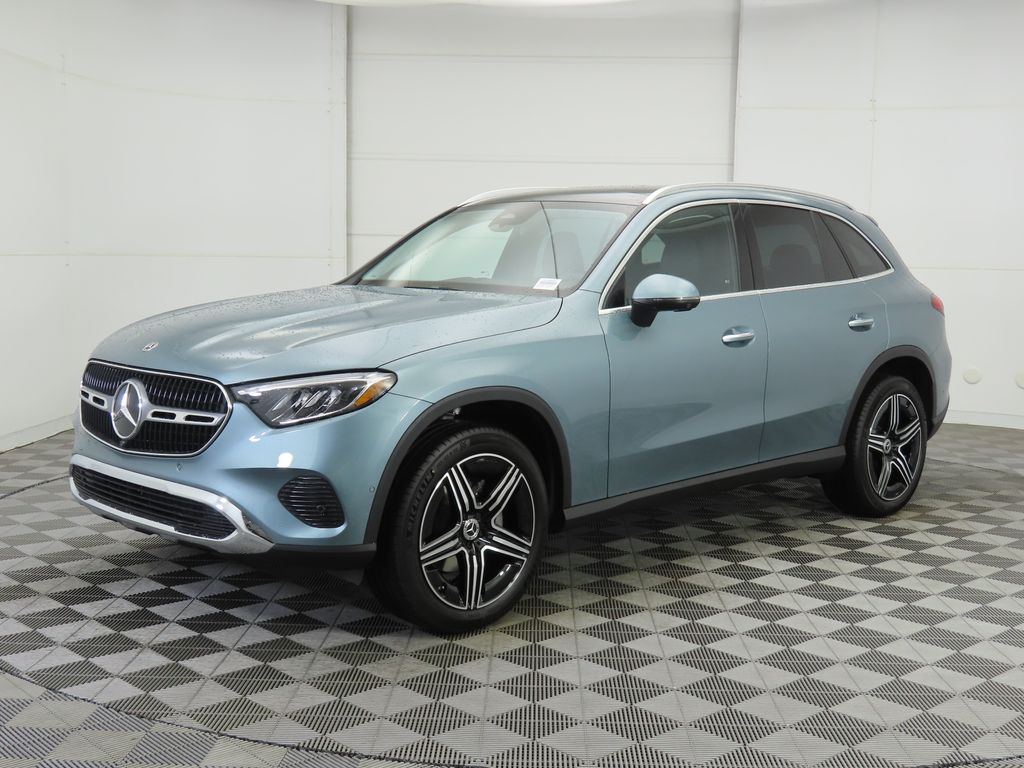 2026 Mercedes-Benz GLC Base's photo